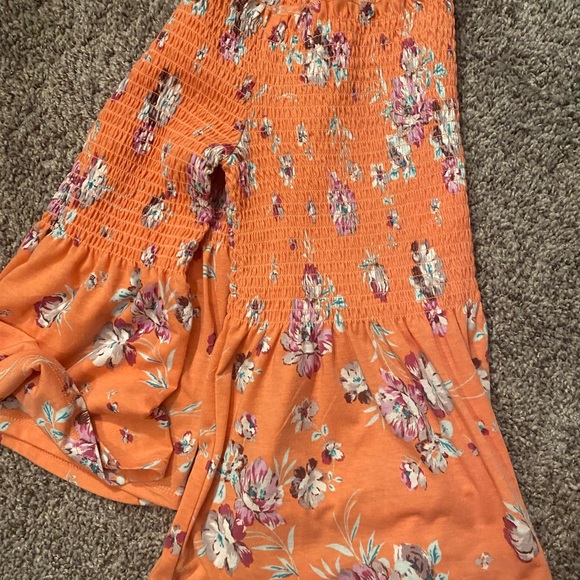 NWT off the shoulder top - Picture 3 of 4